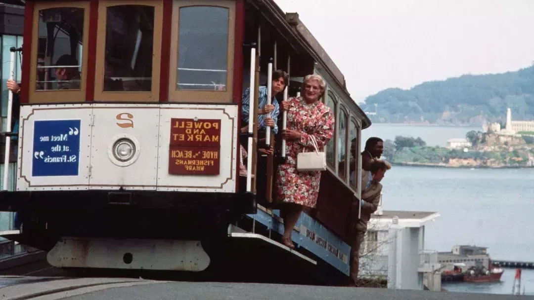 电影《火夫人》(Mrs Doubtfire)中他们在缆车上的场景