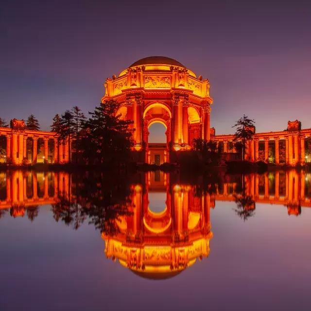 Palacio de Bellas Artes de noche.